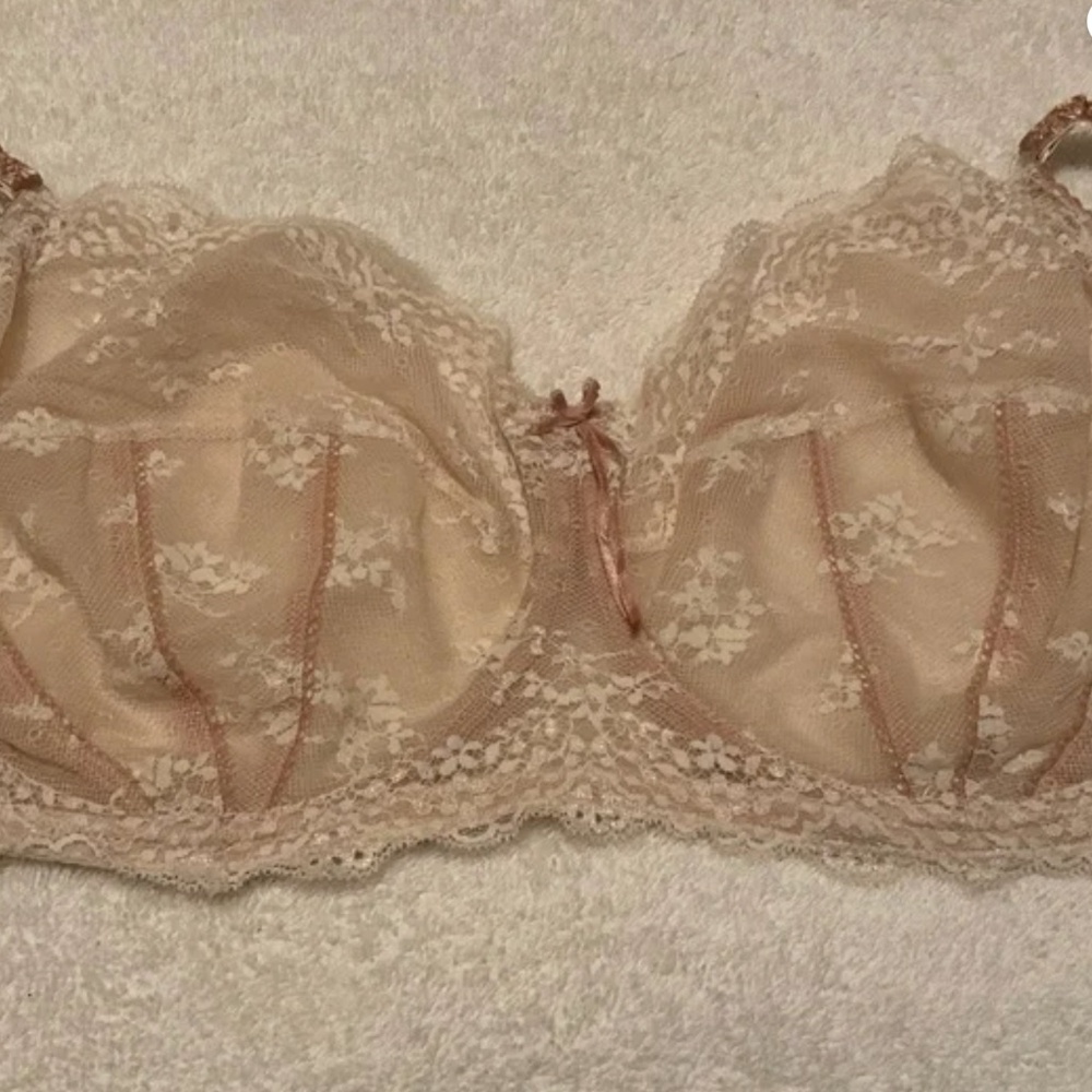 Lace Underwire Bra in Cream - Picture 1 of 8